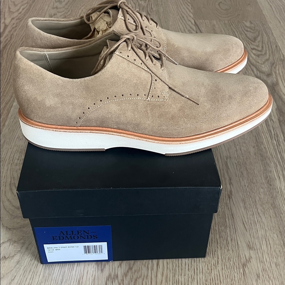 Allen Edmonds Men's Light Brown Suede Oxfords